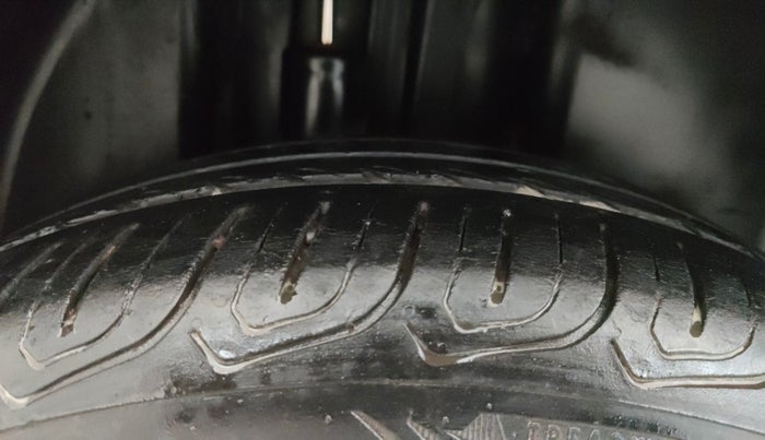 2016 Volkswagen Vento HIGHLINE 1.5 AT, Diesel, Automatic, 1,48,434 km, Right Rear Tyre Tread