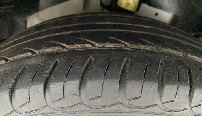 2018 Ford Ecosport AMBIENTE 1.5L DIESEL, Diesel, Manual, 37,750 km, Right Front Tyre Tread