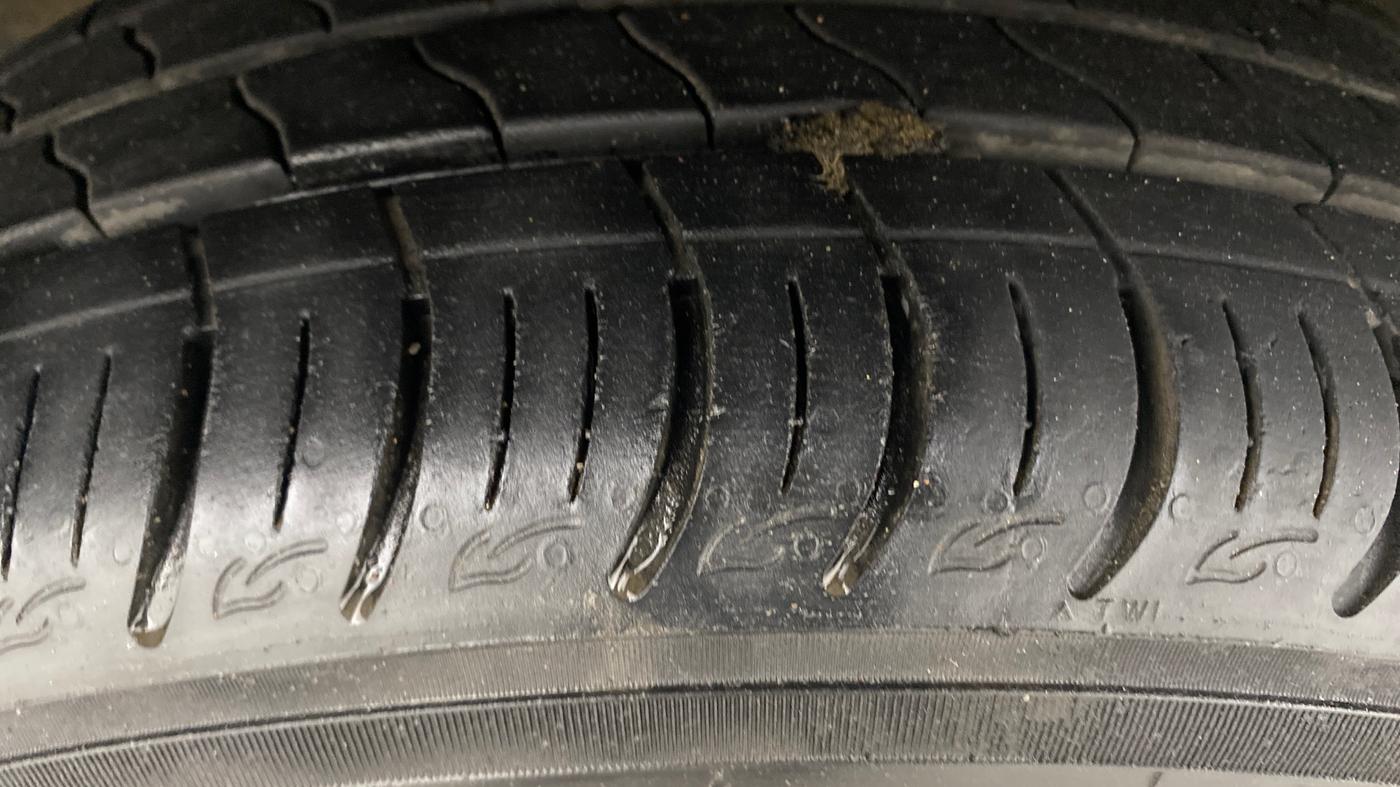 2020 Toyota Glanza G, Petrol, Manual, 39,115 km, Left Front Tyre Tread