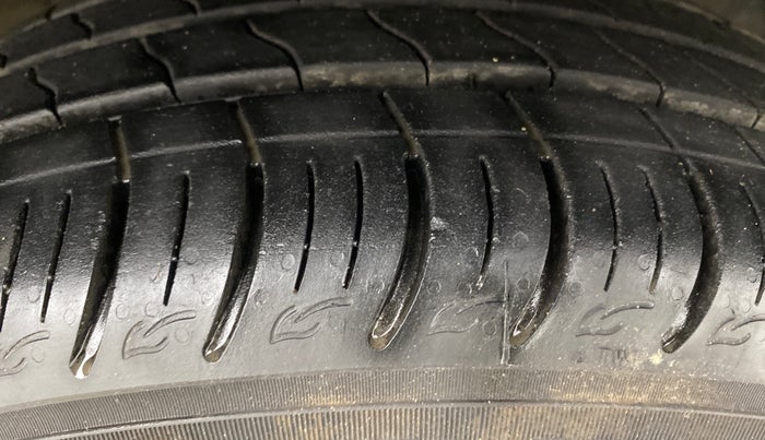 2020 Toyota Glanza G, Petrol, Manual, 39,115 km, Right Front Tyre Tread