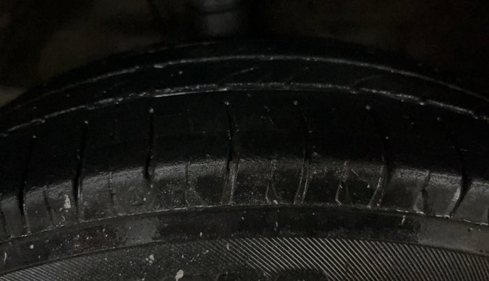 2017 Maruti Wagon R 1.0 LXI CNG, CNG, Manual, 70,776 km, Right Front Tyre Tread