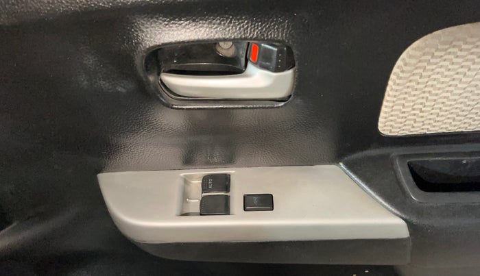 2017 Maruti Wagon R 1.0 LXI CNG, CNG, Manual, 70,776 km, Driver Side Door Panels Control