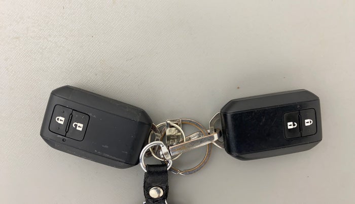 2024 Toyota Glanza G, Petrol, Manual, 33,862 km, Key Close Up