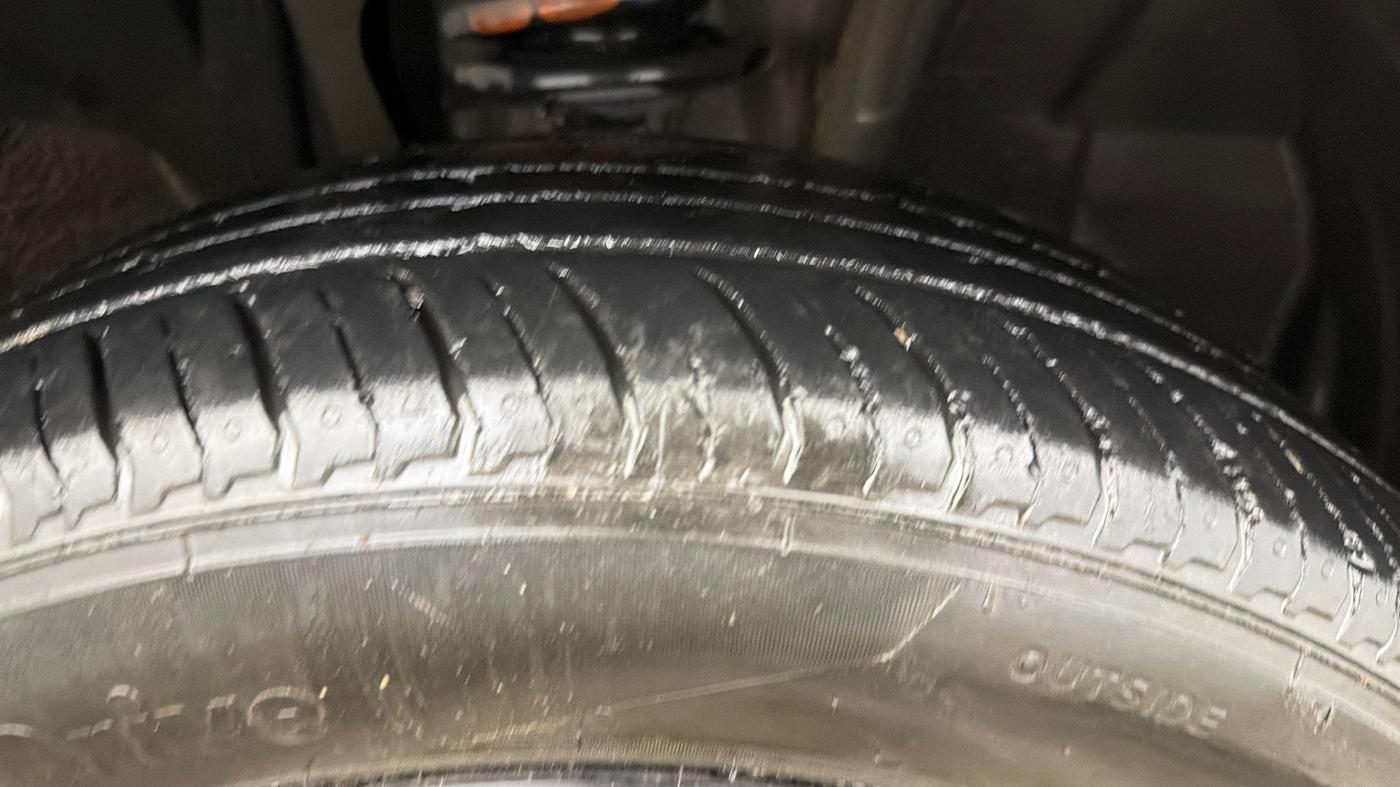 2022 Nissan MAGNITE XV PREMIUM TURBO CVT, Petrol, Automatic, 62,085 km, Right Front Tyre Tread