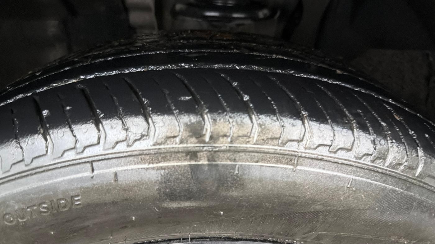 2022 Nissan MAGNITE XV PREMIUM TURBO CVT, Petrol, Automatic, 62,085 km, Left Front Tyre Tread