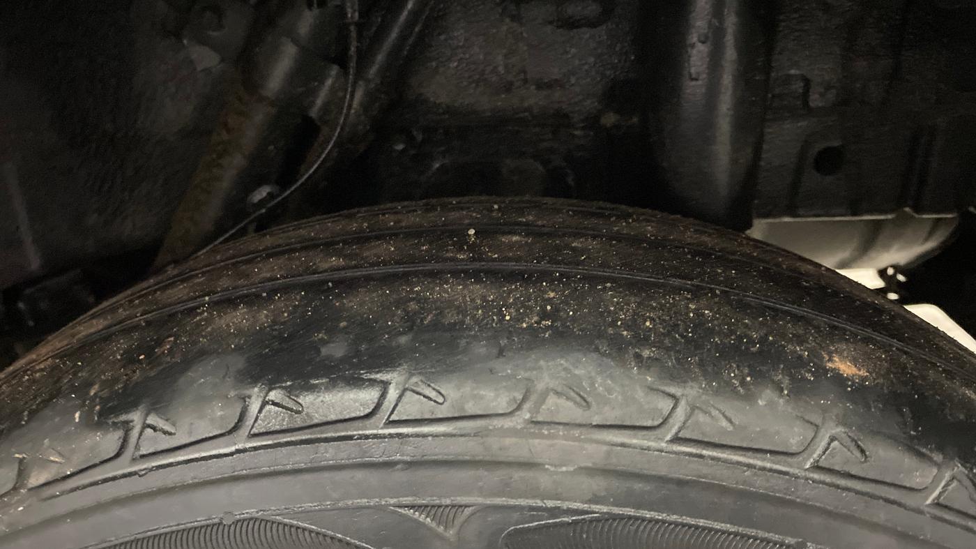 2017 Mahindra Kuv100 K6 6 STR, Petrol, Manual, 60,272 km, Left Rear Tyre Tread