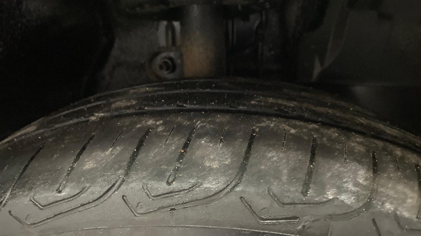 2017 Mahindra Kuv100 K6 6 STR, Petrol, Manual, 60,272 km, Right Front Tyre Tread