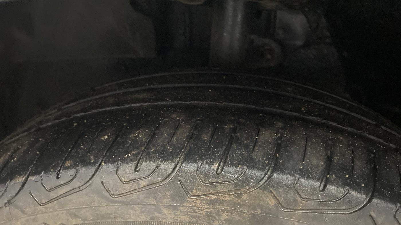 2017 Mahindra Kuv100 K6 6 STR, Petrol, Manual, 60,272 km, Left Front Tyre Tread
