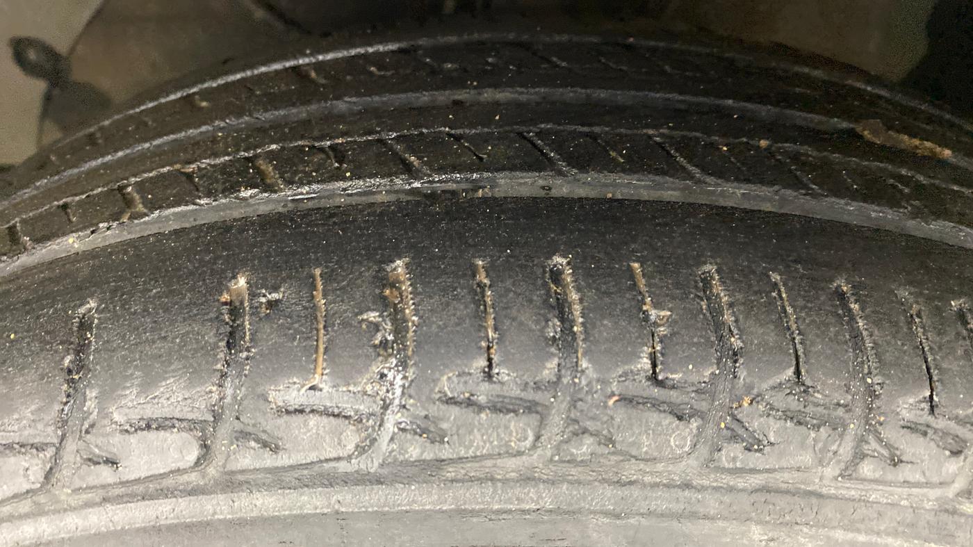 2016 Maruti Baleno DELTA DIESEL 1.3, Diesel, Manual, 70,367 km, Left Front Tyre Tread