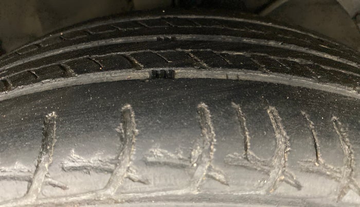 2016 Maruti Baleno DELTA DIESEL 1.3, Diesel, Manual, 70,367 km, Right Front Tyre Tread