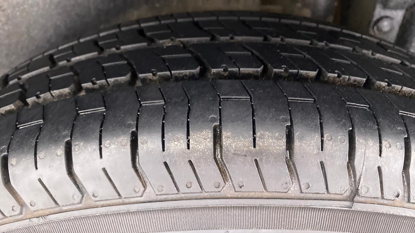 2017 Maruti Swift VXI D, Petrol, Manual, 58,050 km, Left Rear Tyre Tread