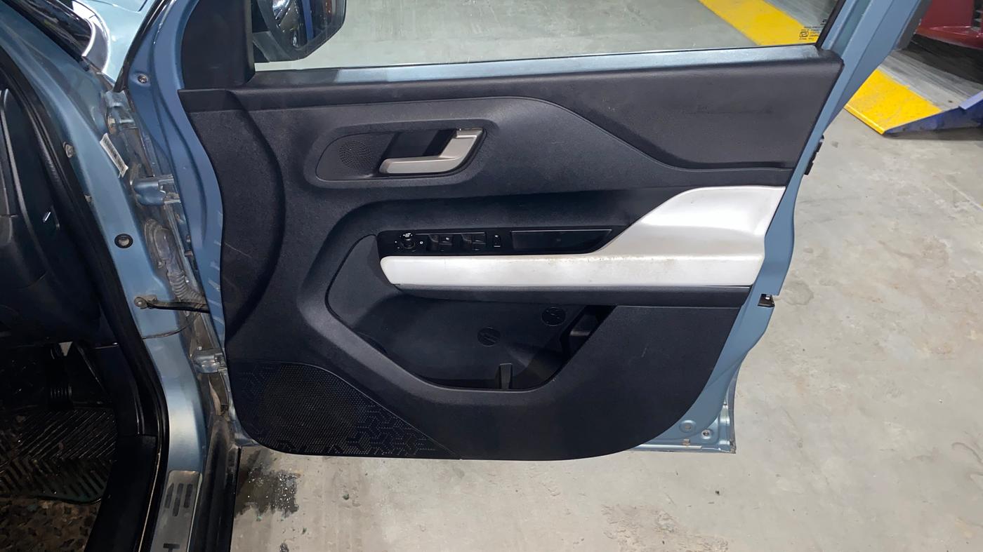 2023 Tata PUNCH CREATIVE  AMT, Petrol, Automatic, 45,170 km, Driver Side Door Panels Control