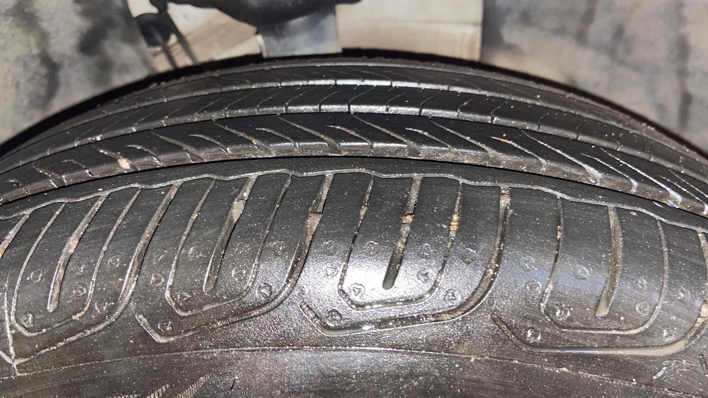 2022 Volkswagen TAIGUN TOPLINE 1.0 TSI AT, Petrol, Automatic, 69,191 km, Right Front Tyre Tread