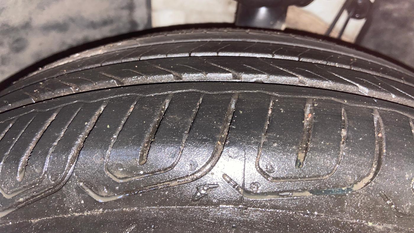 2022 Volkswagen TAIGUN TOPLINE 1.0 TSI AT, Petrol, Automatic, 69,191 km, Left Front Tyre Tread