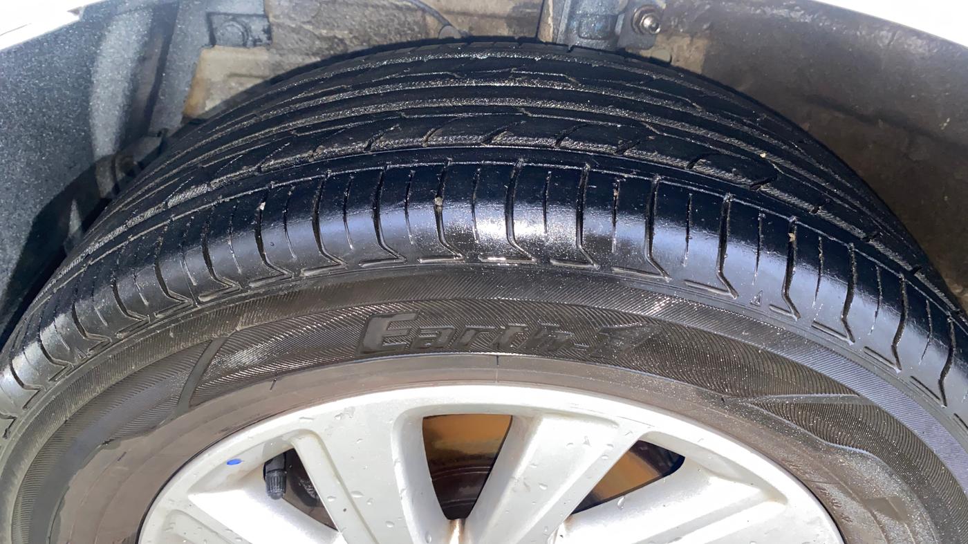 2015 Maruti Swift Dzire ZXI, Petrol, Manual, 49,087 km, Left Front Tyre Tread