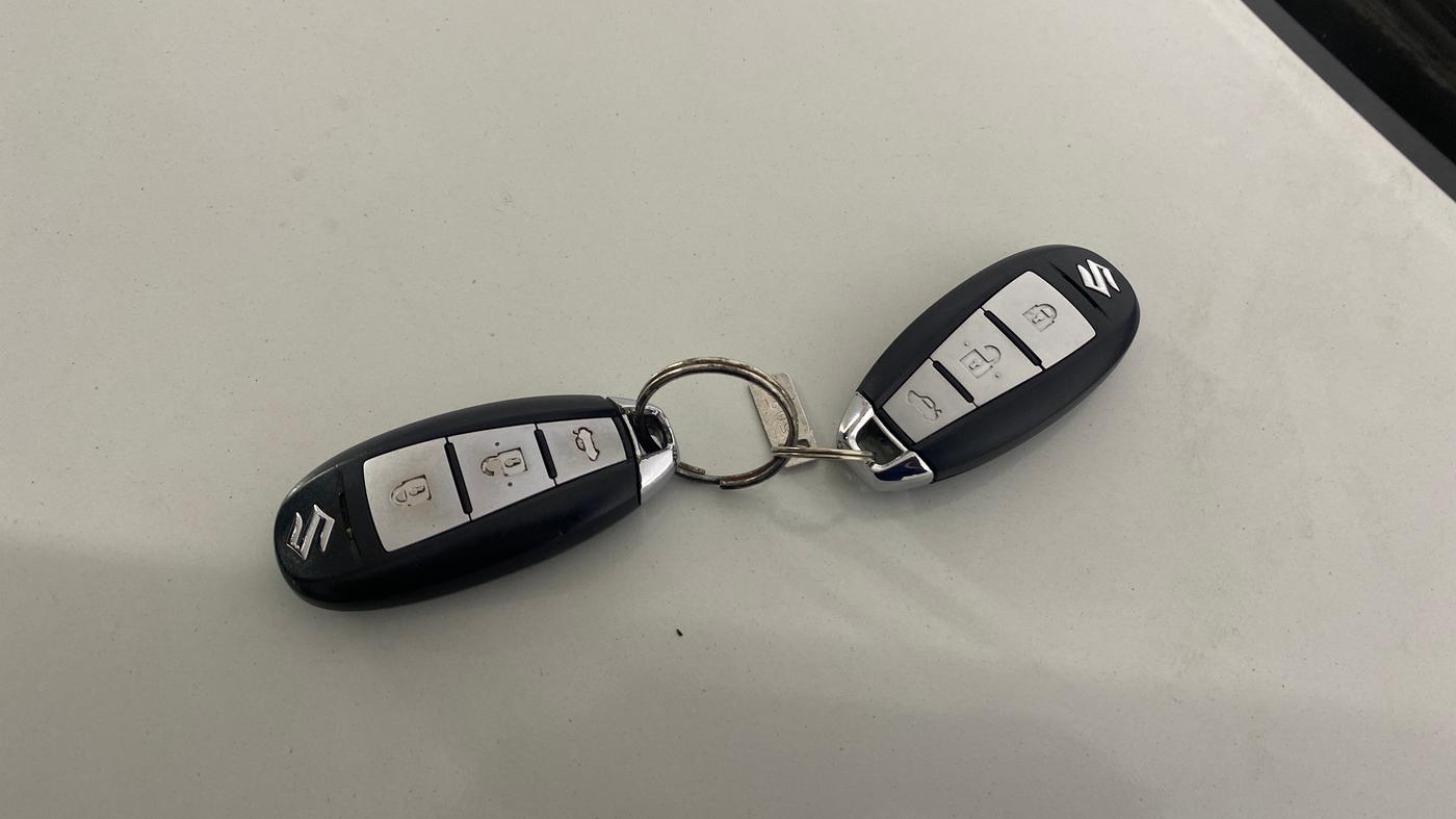 2015 Maruti Swift Dzire ZXI, Petrol, Manual, 49,087 km, Key Close Up
