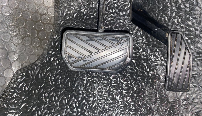 2017 Maruti Wagon R 1.0 VXI + (O) AMT, Petrol, Automatic, 77,337 km, Pedals