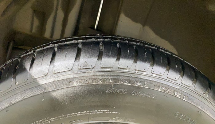 2013 Maruti Swift LXI, Petrol, Manual, 38,852 km, Right Rear Tyre Tread