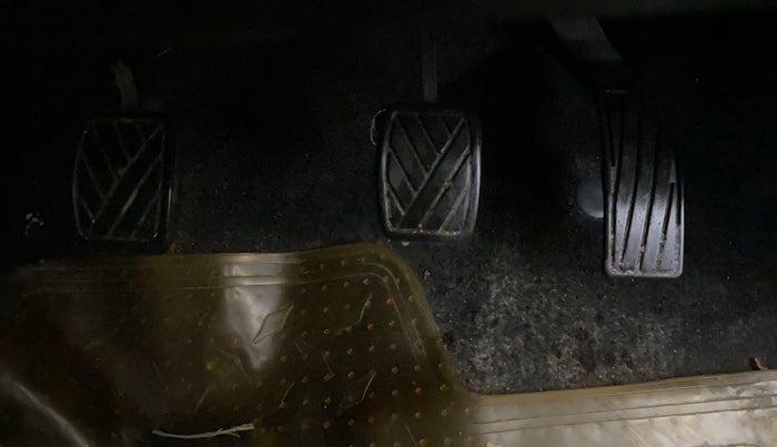 2013 Maruti Swift LXI, Petrol, Manual, 38,852 km, Pedals