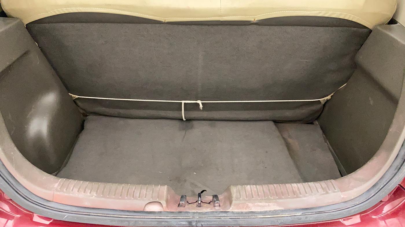 2015 Hyundai i10 MAGNA 1.1, Petrol, Manual, 71,205 km, Boot Inside