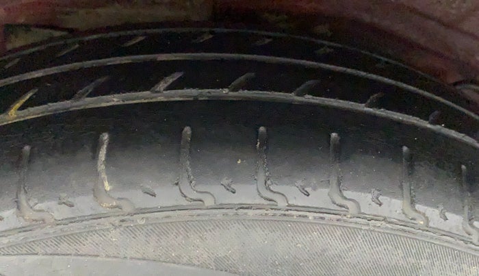 2015 Hyundai i10 MAGNA 1.1, Petrol, Manual, 71,205 km, Right Rear Tyre Tread
