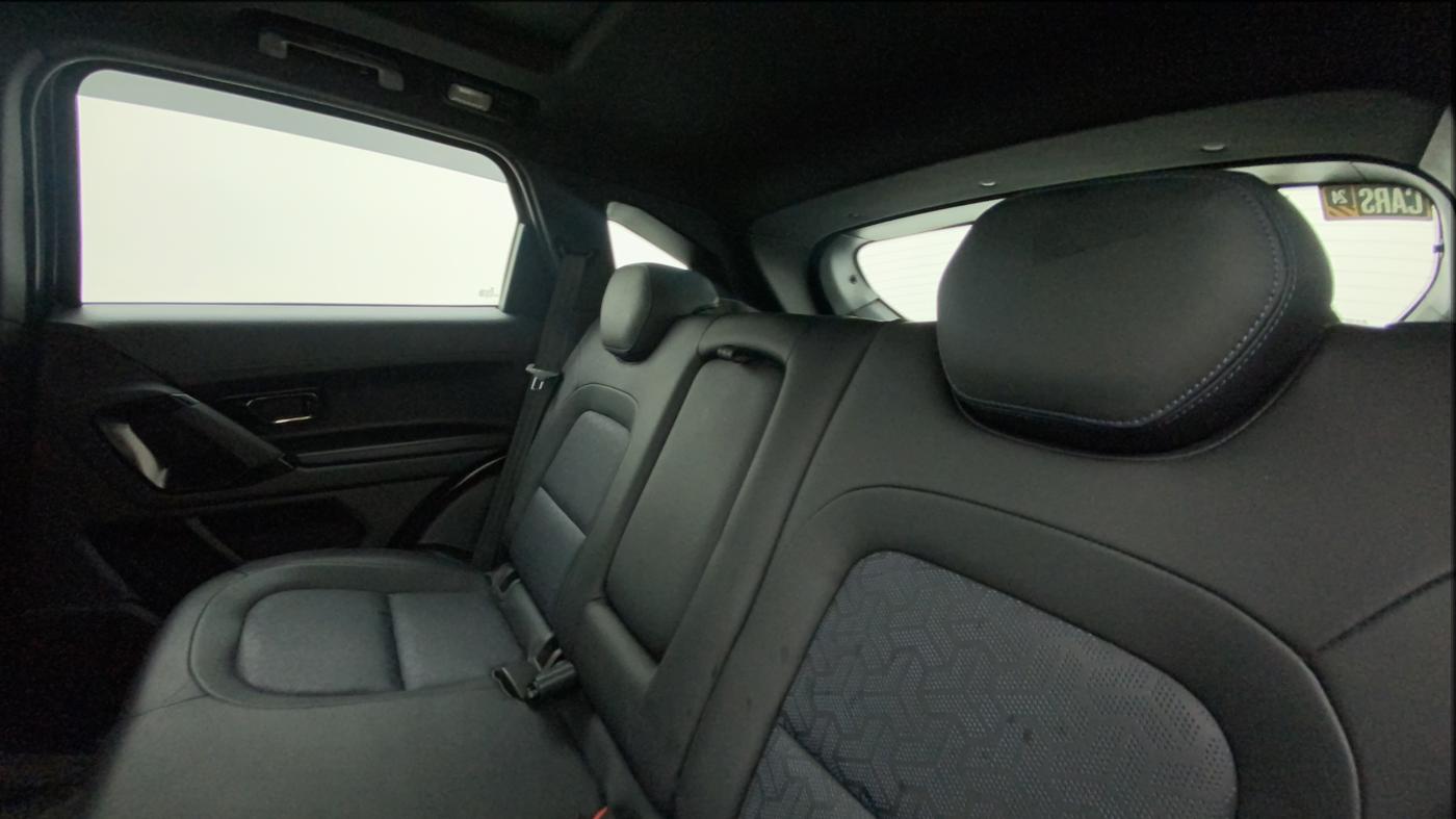 2022 Tata Harrier XZA PLUS 2.0L DARK EDITION, Diesel, Automatic, 24,142 km, Right Side Rear Door Cabin