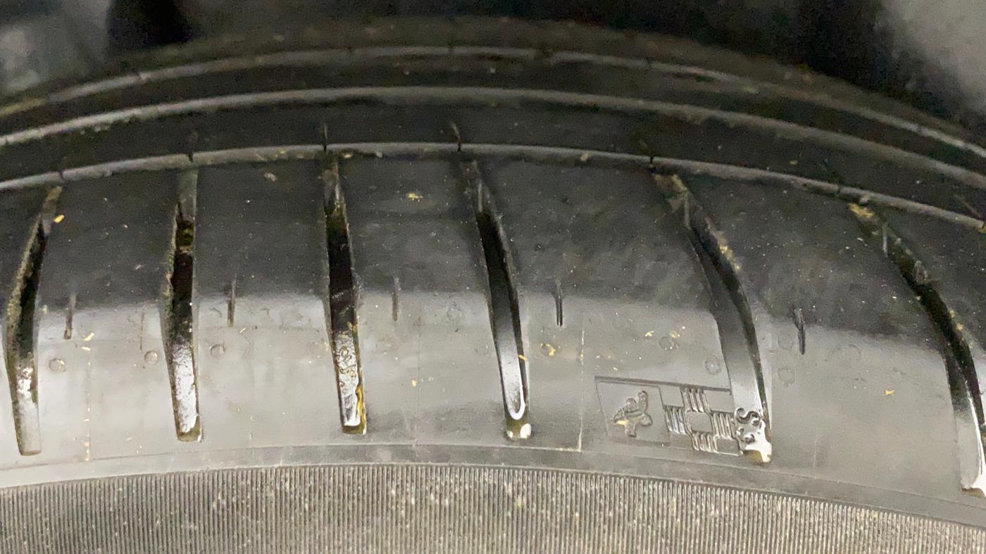 2022 Tata Harrier XZA PLUS 2.0L DARK EDITION, Diesel, Automatic, 24,142 km, Left Rear Tyre Tread