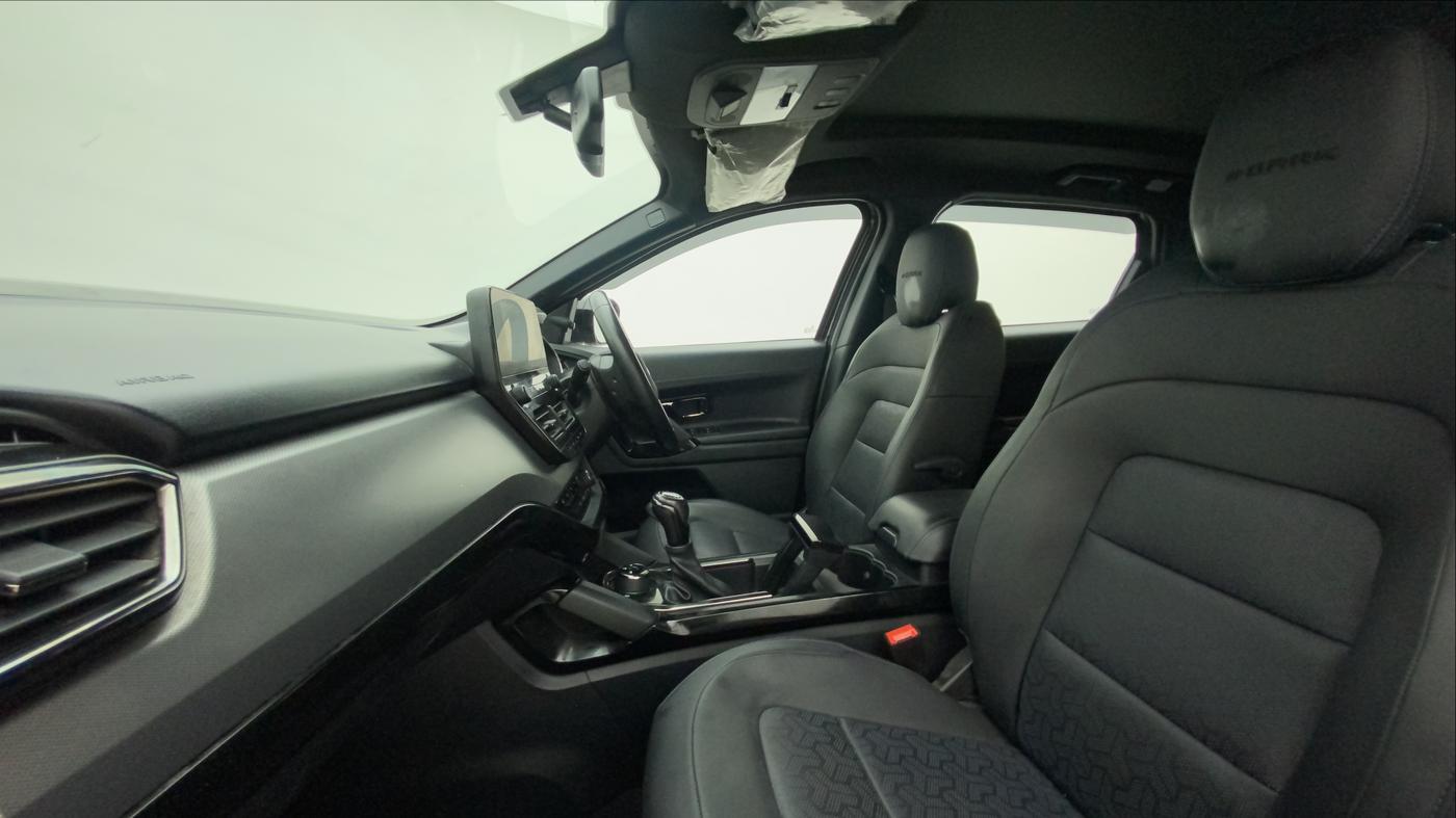 2022 Tata Harrier XZA PLUS 2.0L DARK EDITION, Diesel, Automatic, 24,142 km, Right Side Front Door Cabin