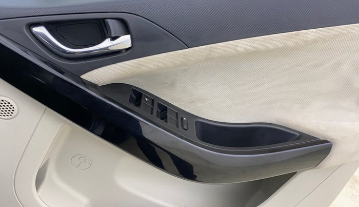 2020 Tata NEXON XZ PETROL, Petrol, Manual, 32,738 km, Driver Side Door Panels Control