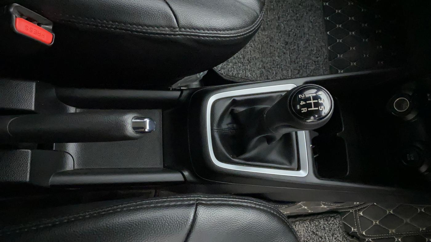 2022 Maruti Swift VXI, Petrol, Manual, 9,535 km, Gear Lever