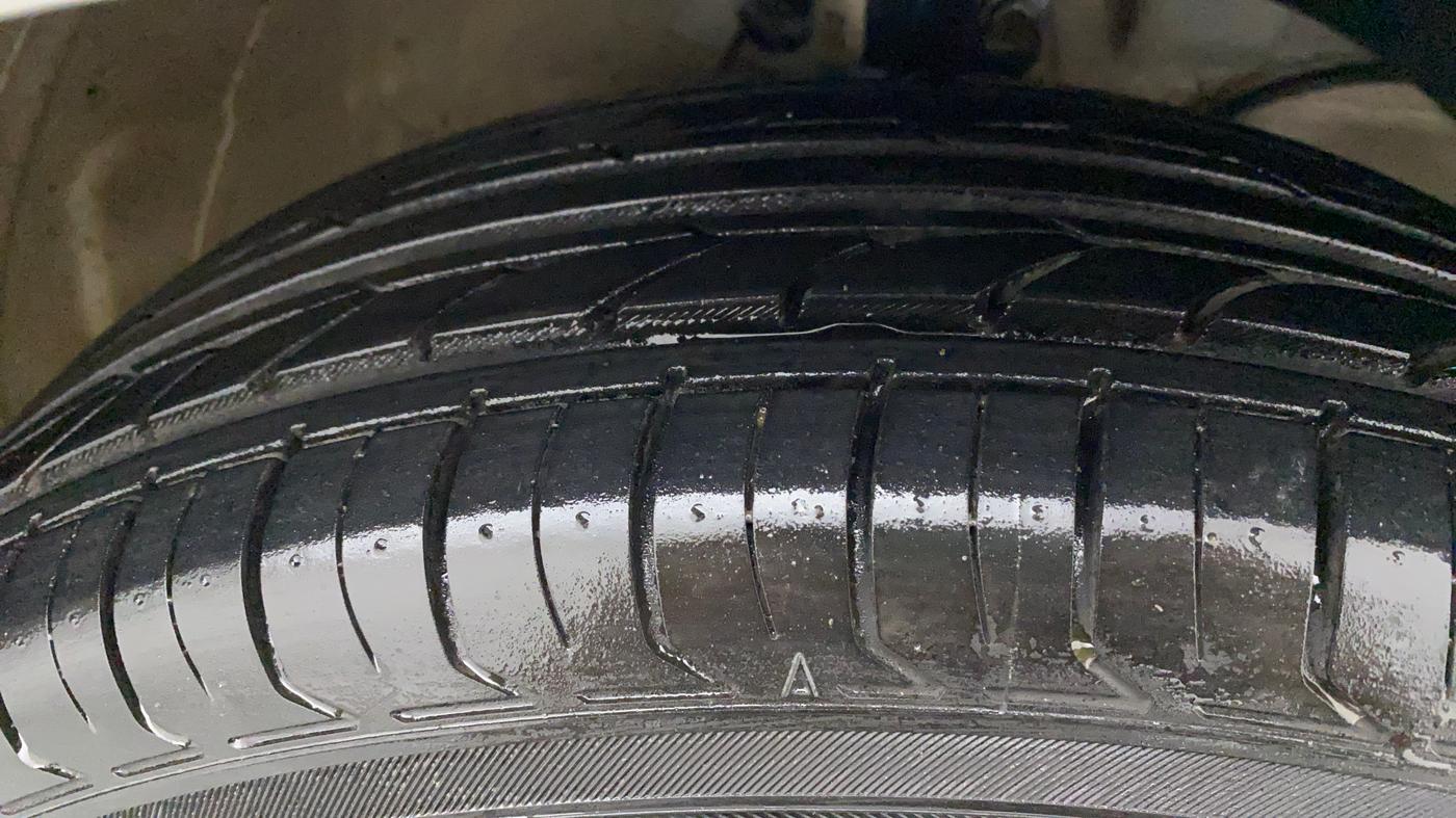 2022 Maruti Swift VXI, Petrol, Manual, 9,535 km, Right Front Tyre Tread