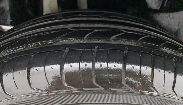 2022 Maruti Swift VXI, Petrol, Manual, 9,535 km, Right Rear Tyre Tread