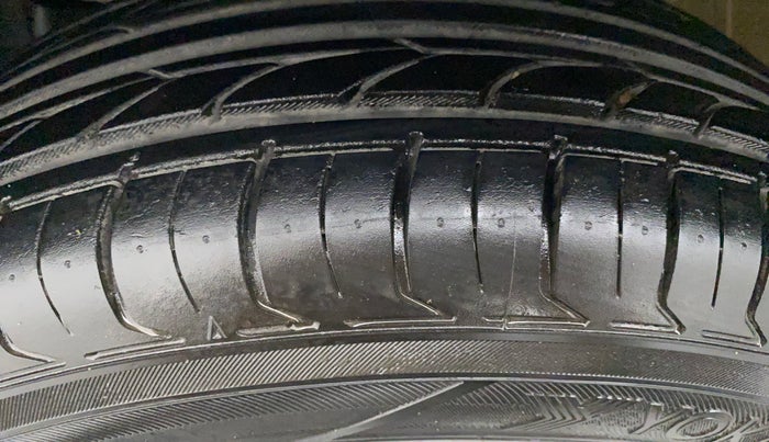 2022 Maruti Swift VXI, Petrol, Manual, 9,535 km, Left Front Tyre Tread