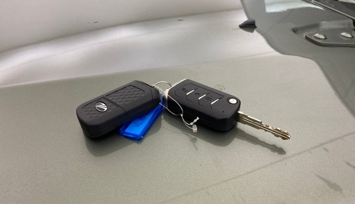 2022 Mahindra Thar LX D AT 4WD HT, Diesel, Automatic, 27,842 km, Key Close Up