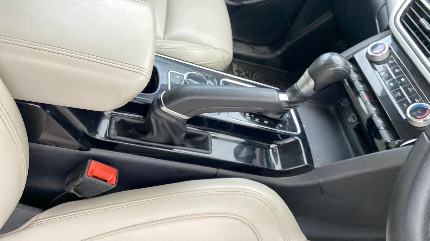 2021 Mahindra XUV700 AX 7 P AT 7 STR, Petrol, Automatic, 66,993 km, Gear Lever