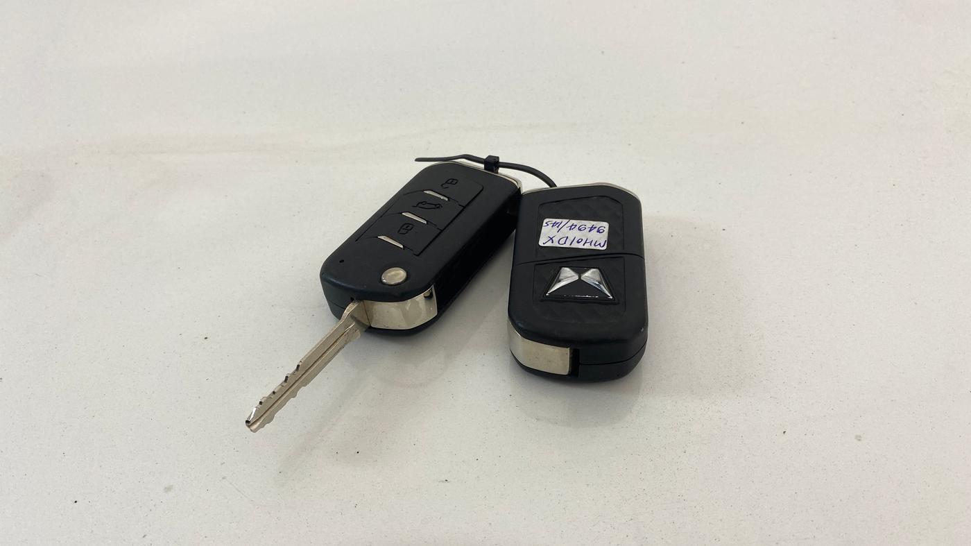 2021 Mahindra XUV700 AX 7 P AT 7 STR, Petrol, Automatic, 66,993 km, Key Close Up