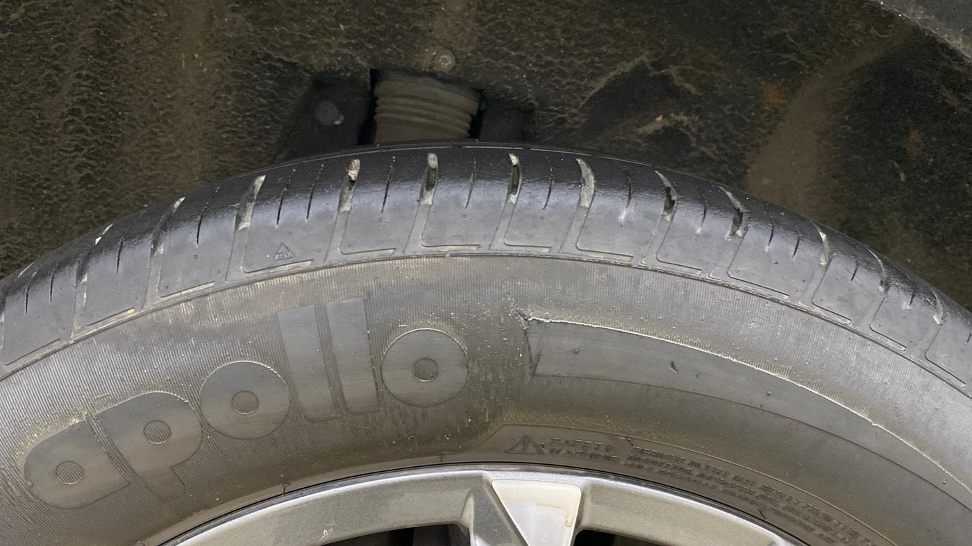 2021 Mahindra XUV700 AX 7 P AT 7 STR, Petrol, Automatic, 66,993 km, Right Rear Tyre Tread