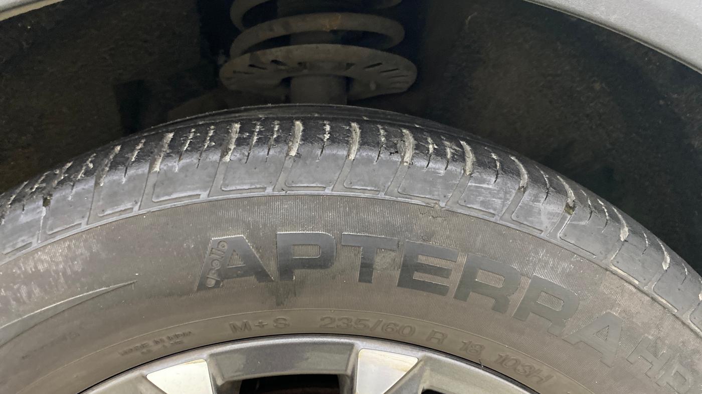 2021 Mahindra XUV700 AX 7 P AT 7 STR, Petrol, Automatic, 66,993 km, Right Front Tyre Tread