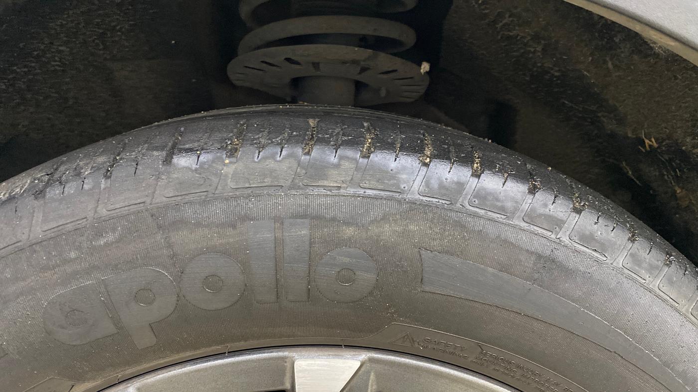 2021 Mahindra XUV700 AX 7 P AT 7 STR, Petrol, Automatic, 66,993 km, Left Front Tyre Tread