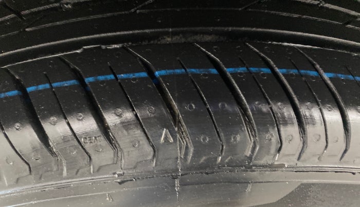 2022 Renault Kiger RXZ MT DUAL TONE, Petrol, Manual, 43,205 km, Left Front Tyre Tread