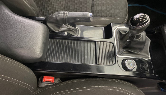 2022 Renault Kiger RXZ MT DUAL TONE, Petrol, Manual, 43,205 km, Gear Lever