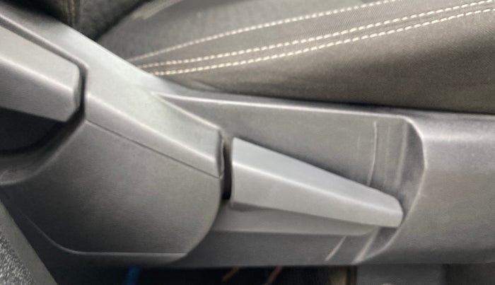 2022 Renault Kiger RXZ MT DUAL TONE, Petrol, Manual, 43,205 km, Driver Side Adjustment Panel