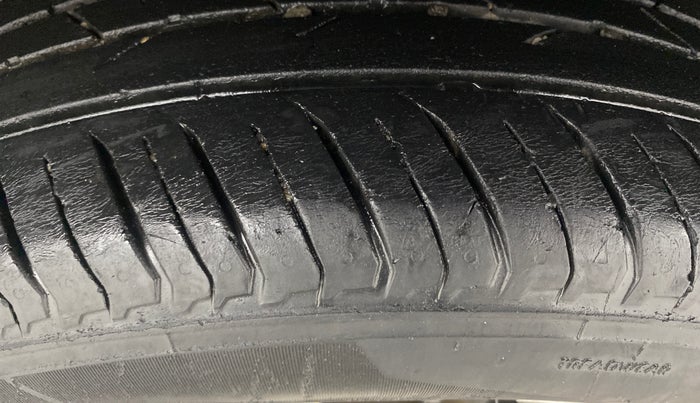 2022 Renault Kiger RXZ MT DUAL TONE, Petrol, Manual, 43,205 km, Left Rear Tyre Tread