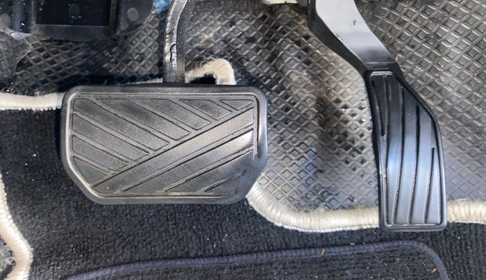 2019 Maruti Vitara Brezza ZDI PLUS AMT, Diesel, Automatic, 82,253 km, Pedals