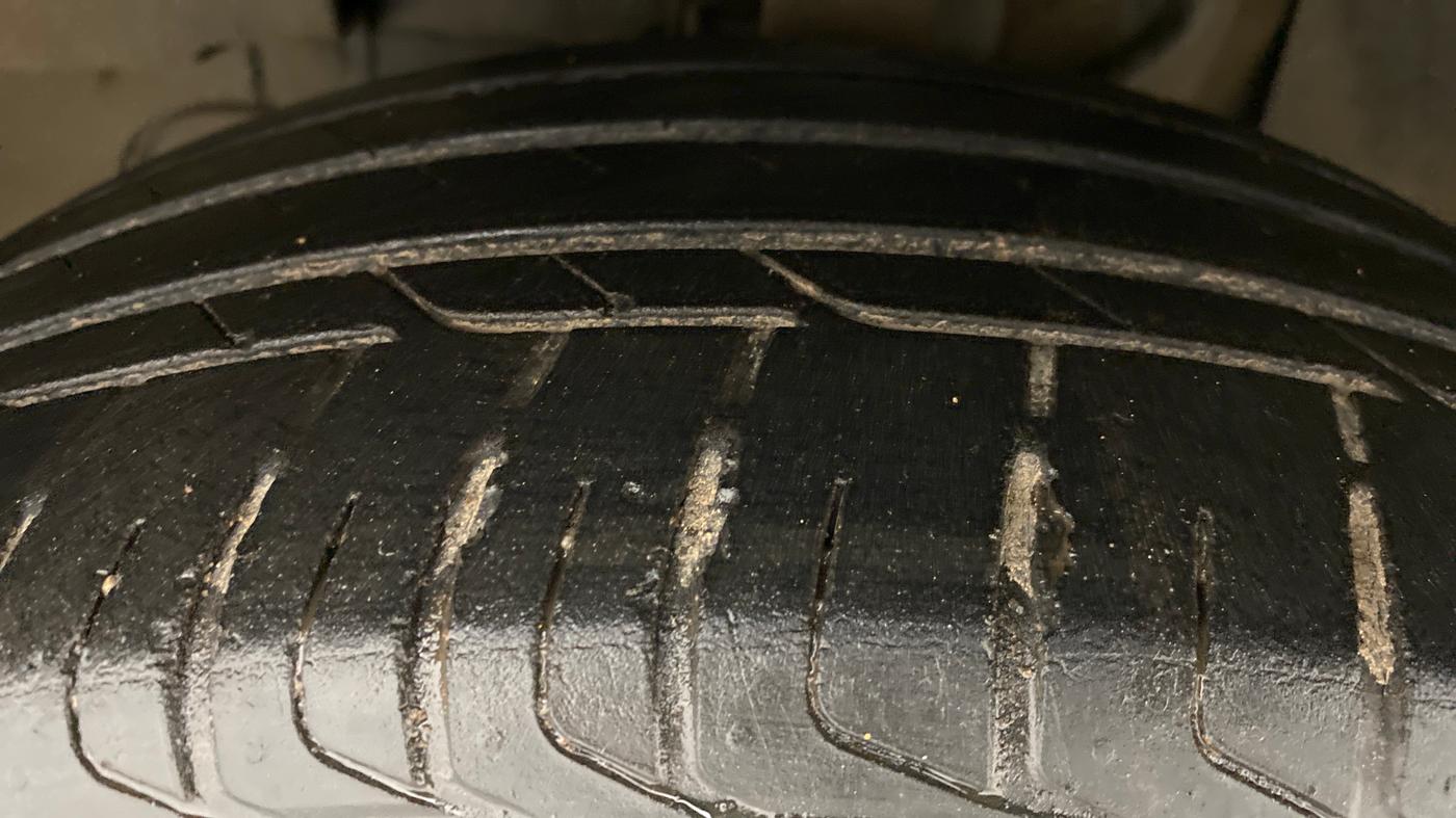 2018 Tata NEXON XZ+ 1.2 DUAL TONE, Petrol, Manual, 43,864 km, Left Front Tyre Tread