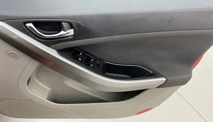 2018 Tata NEXON XZ+ 1.2 DUAL TONE, Petrol, Manual, 43,864 km, Driver Side Door Panels Control