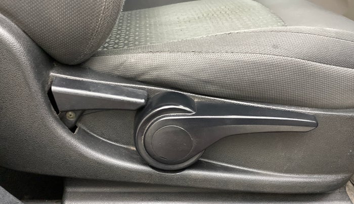 2018 Tata NEXON XZ+ 1.2 DUAL TONE, Petrol, Manual, 43,864 km, Driver Side Adjustment Panel