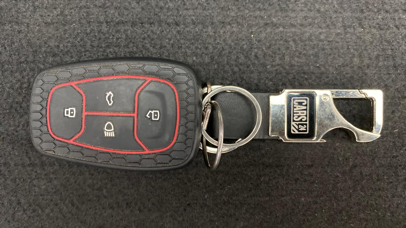2018 Tata NEXON XZ+ 1.2 DUAL TONE, Petrol, Manual, 43,864 km, Key Close Up