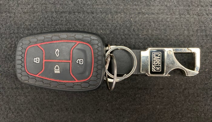 2018 Tata NEXON XZ+ 1.2 DUAL TONE, Petrol, Manual, 43,864 km, Key Close Up