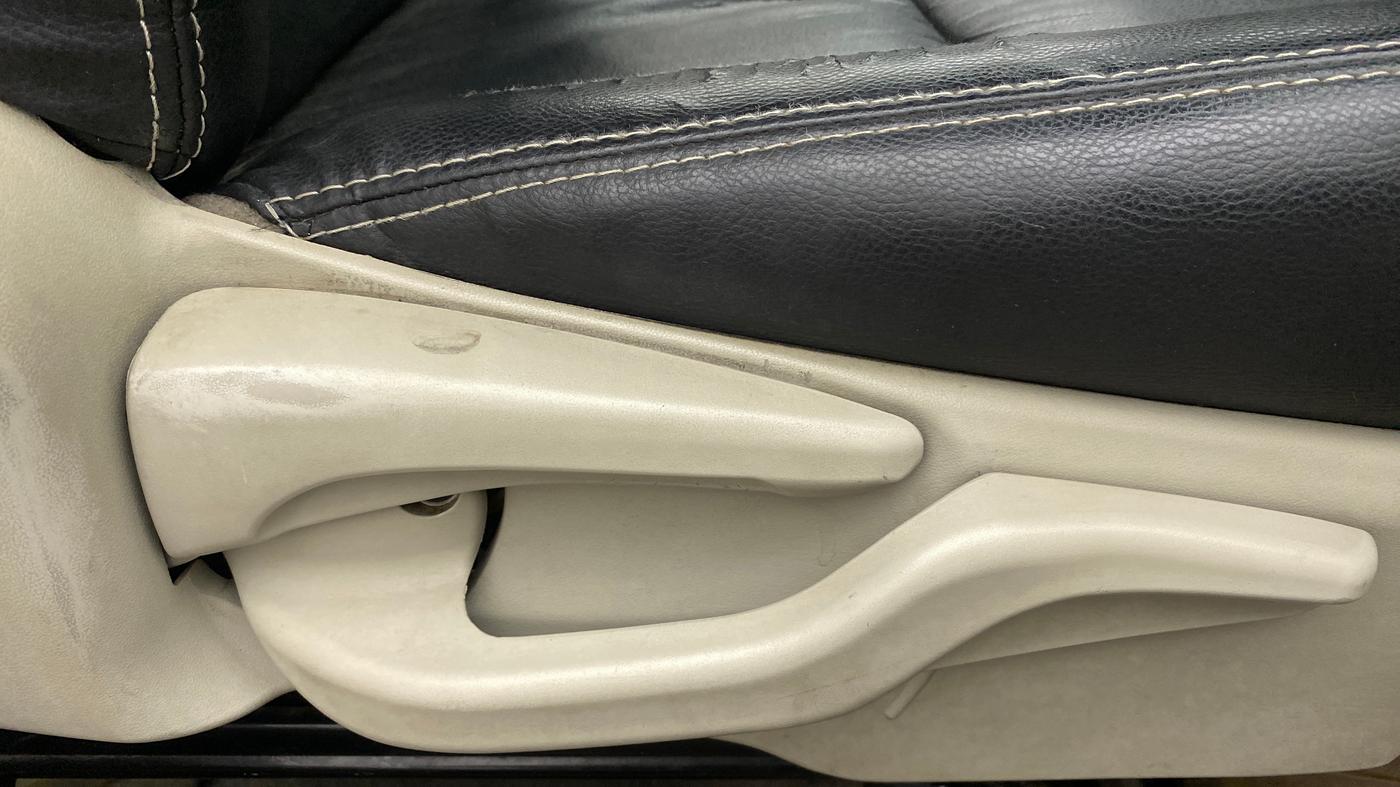 2014 Toyota Etios Liva G, Petrol, Manual, 45,164 km, Driver Side Adjustment Panel